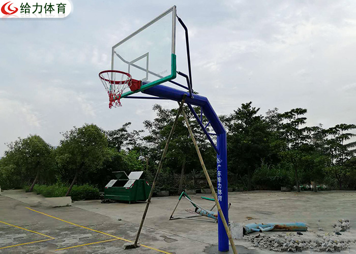 肇庆篮球架一对要多少钱 为高要区水口村埋地篮球架安装做贡献