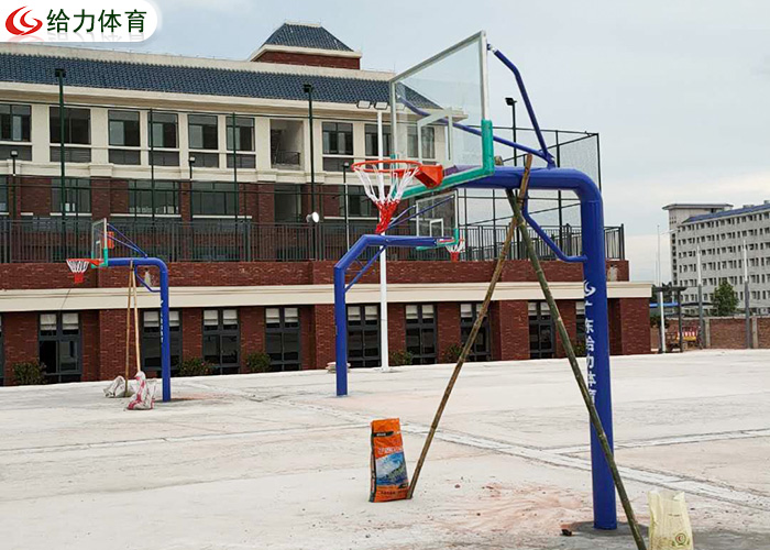 学校篮球架